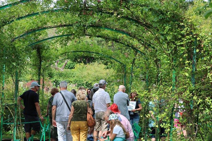 Giverny Private Half-Day Trip including Claude Monet' Gardens & House from Paris