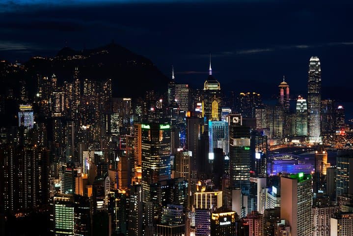 Kowloon Night Street Food Tour with a Local: Private & Customized