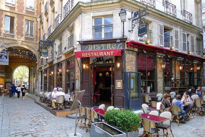 Chic and Classic: Saint-Germain-des-Prés Lifestyle Walking Tour