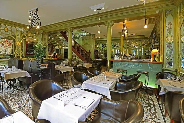 Paris Wine and Cheese Pairing Private Masterclass in a Bistrot