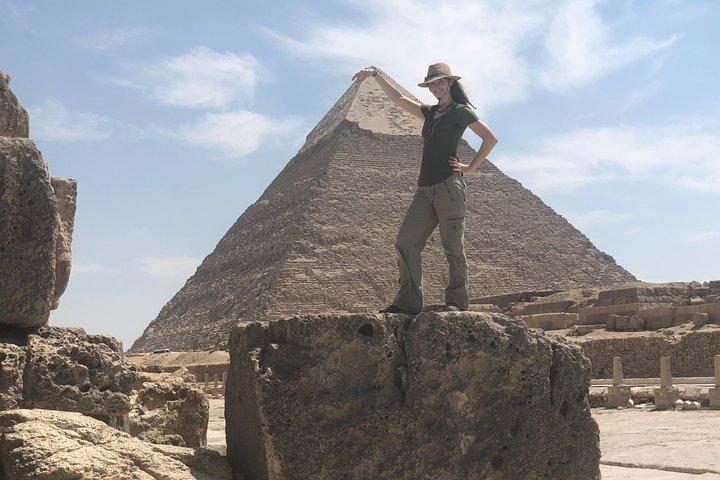 Low- Cost Guiding Tour to Pyramids of Giza & Sphinx