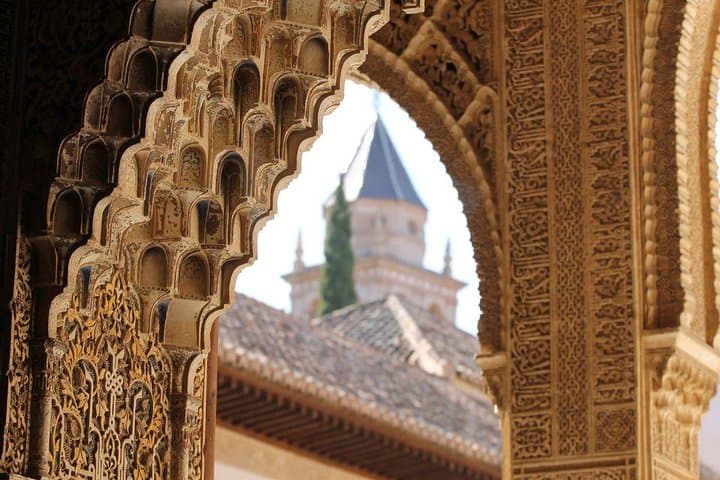 Alhambra Private/Small Group Tour & Nasrid Palaces Skip the Line