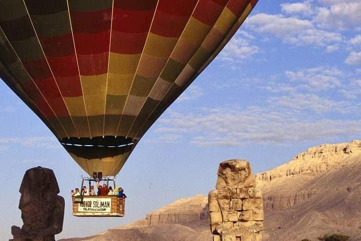 Luxor : Flying on Hot Air Balloon for Sunrise