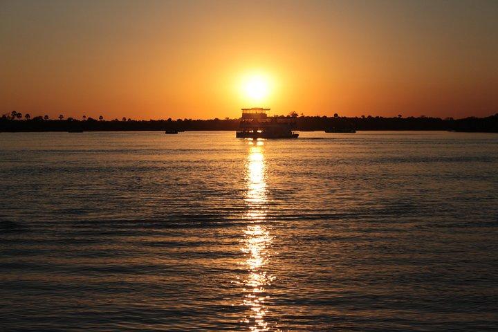 Zambezi Sunset Cruise – Wildlife, Drinks & Breathtaking Views
