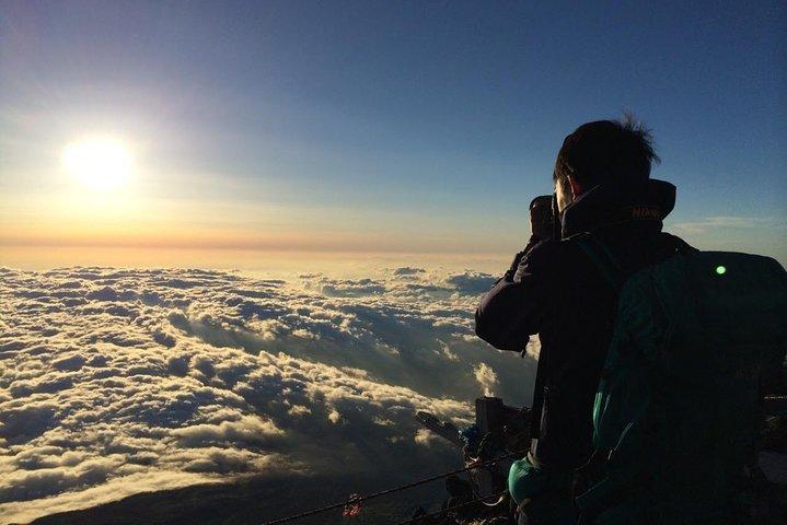 2-Day Mt Fuji Climbing Tour to Summit from Tokyo with Free Gear
