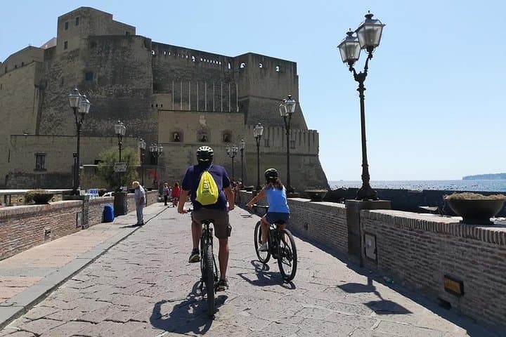 Naples panoramic e-bike(pedal assisted)ride with pizza tasting