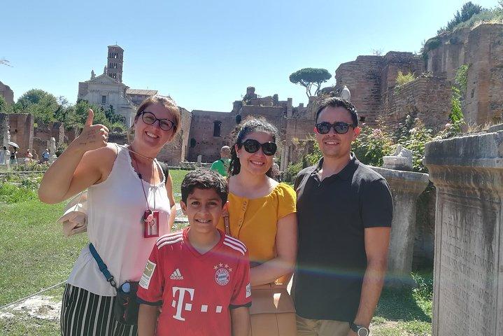 Ancient Roman Adventure: Colosseum, Roman Forum & Palatine Hill with Alessandra