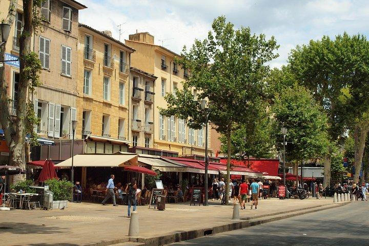 Private Transfer: Marseille Airport to / from Aix-en-Provence (and vicinity)