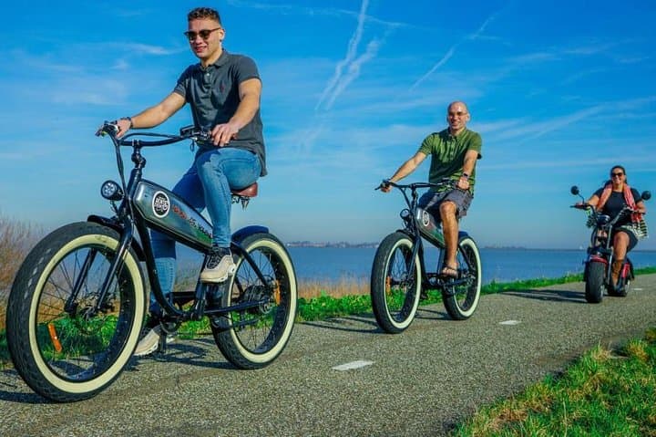 Electric Scooter Private Tour Volendam Marken Hotel pick up and drop off