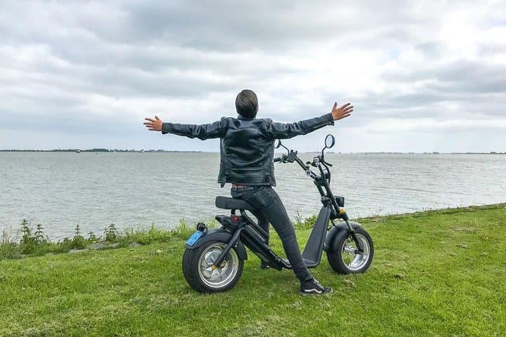 Electric Scooter Private Tour Volendam Marken Hotel pick up and drop off