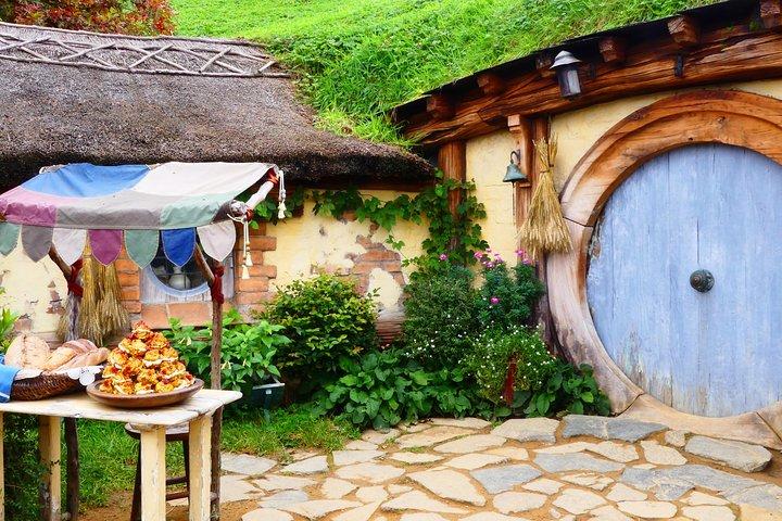 Luxury Small group tour from Auckland to Hobbiton Movie Set
