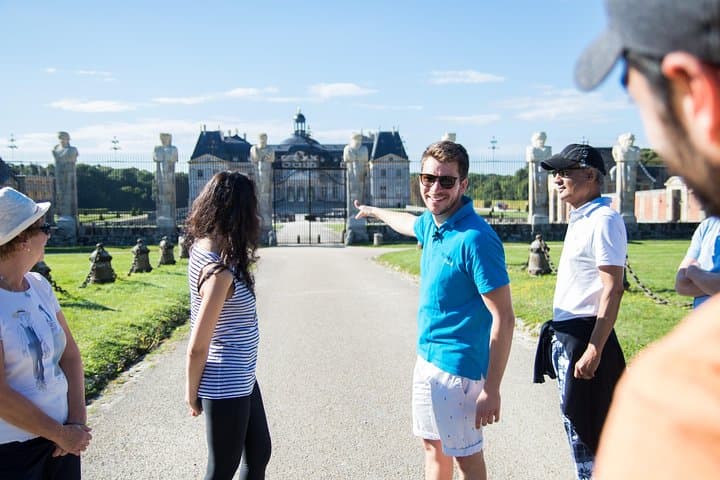 Fontainebleau and Vaux-Le-Vicomte Castle Small-Group Day Trip From Paris