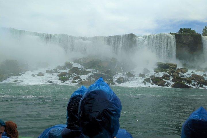 Niagara Falls in 1 Day: Tour of American and Canadian Sides