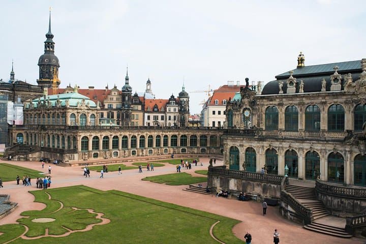 Private ride Berlin to Prague via Dresden (4 hours in Dresden)