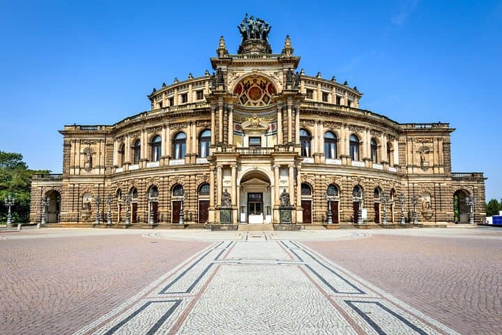 Private ride Berlin to Prague via Dresden (4 hours in Dresden)