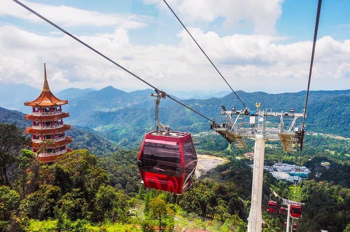 Genting Highlands & Batu Caves Day Tour + Chin Swee Temple