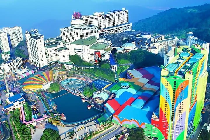 Genting Highlands & Batu Caves Day Tour + Chin Swee Temple