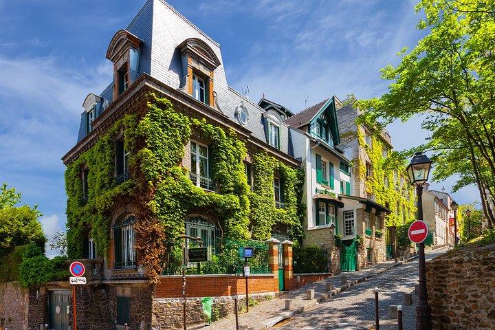 Paris Romantic Montmartre: Love Story Exploration Game and Tour