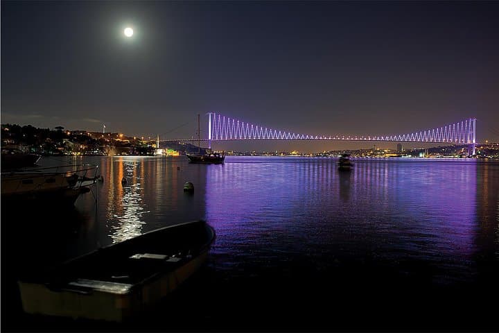 Istanbul Private Yacht Tour on the Bosphorus – 2-Hour Charter