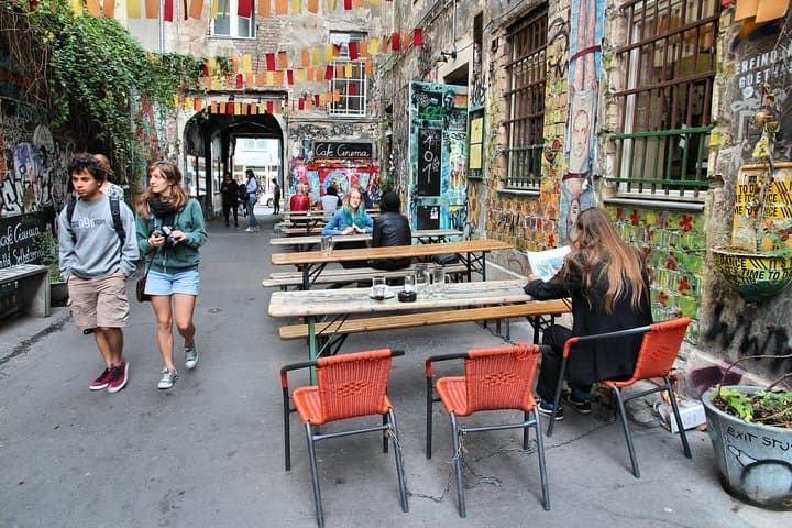 Berlin Private Intro Tour with a Local Guide – Custom & Flexible