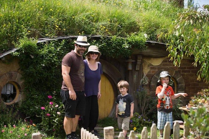 Luxury Small group tour from Auckland to Hobbiton Movie Set