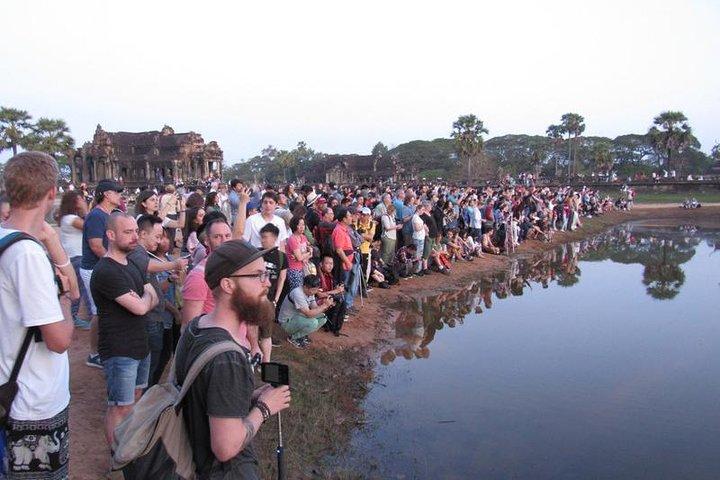 Private one-day tuktuk 'small tour' of the oldest Angkor temples