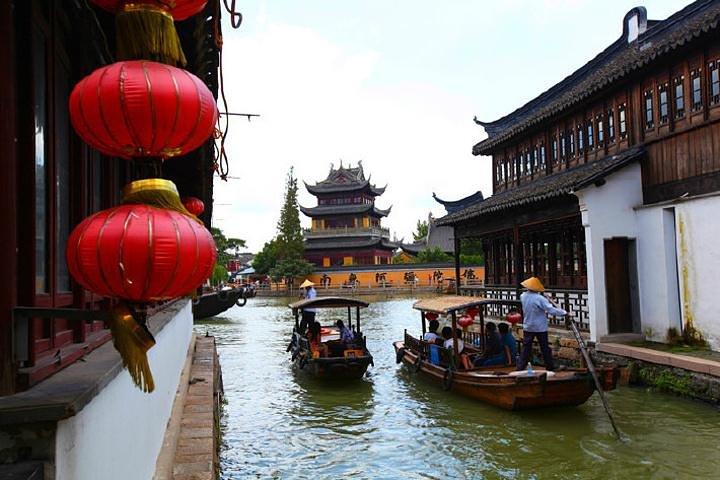 Zhujiajiao Water Town and Shanghai City Flexible Private Tour