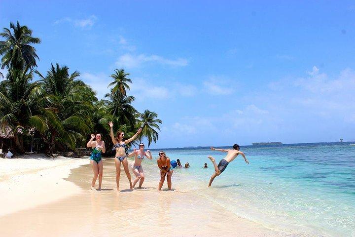 San Blas Islands: 4-Stop Day Tour from Panama City + Lunch