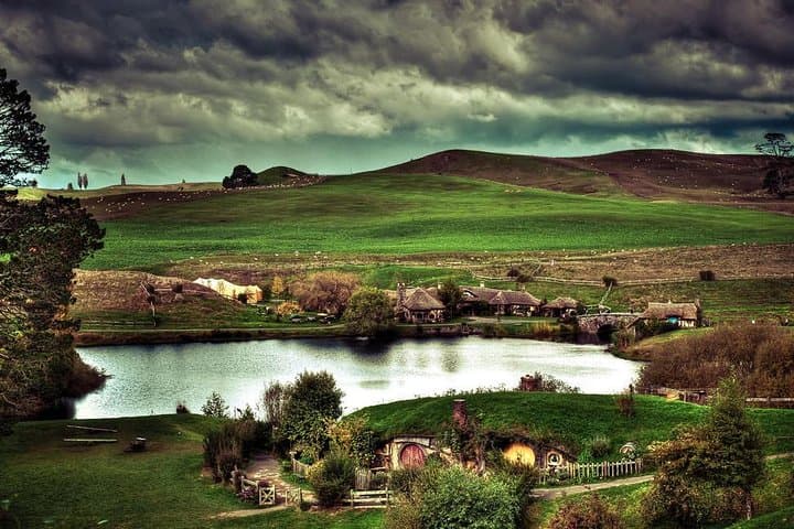 Hobbiton Movie Set tour & Glowworm Cave day tour