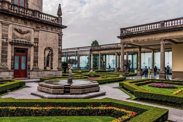 Private Walking Tour Anthropology Museum & Chapultepec Castle