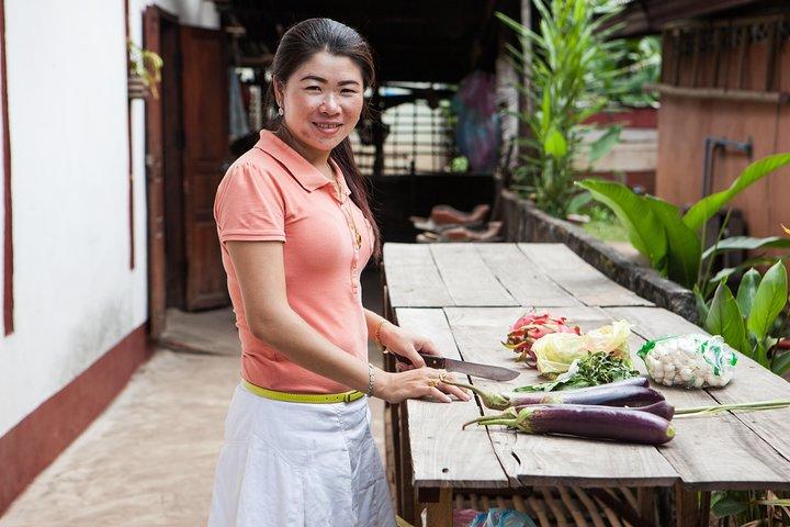 Traditional Market Tour and Private Laotian Cooking Class with a Local
