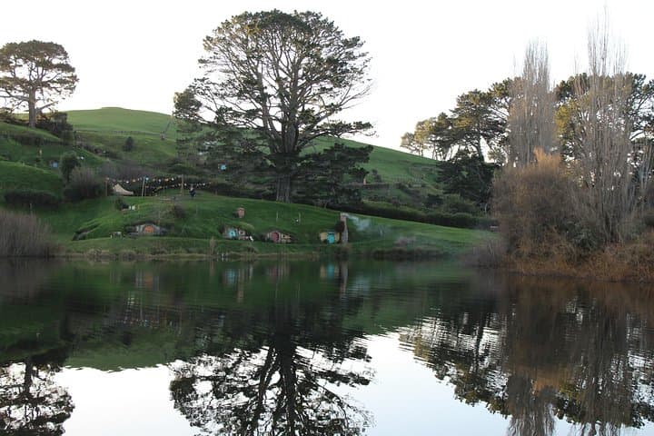 Hobbiton and Waitomo Caves from Auckland - Smaller Group