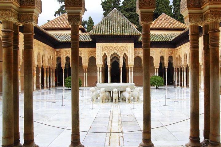 Granada Walking Tour Including Alhambra, Albaicin and Sacromonte