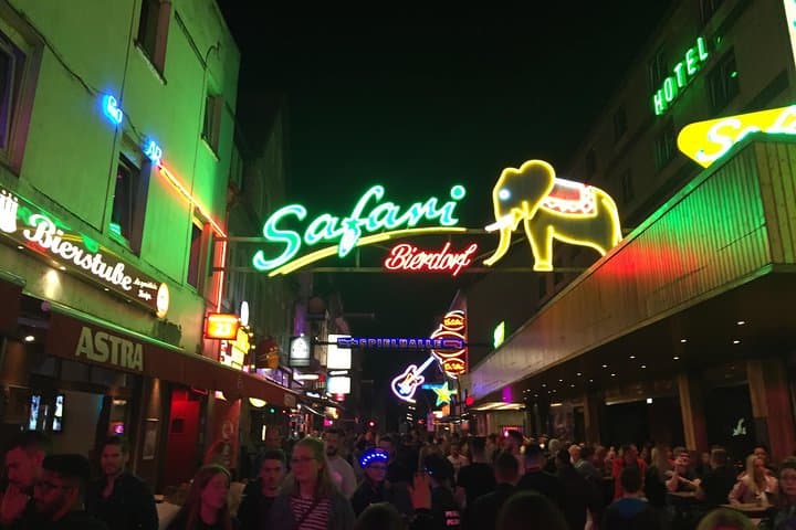 Hamburg : English Reeperbahn Tour "Red Light & Real Offences"