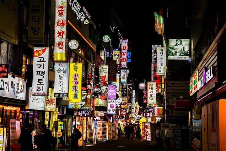 Downtown Seoul Guided Food & Market Tour with 8+ Local Tastings
