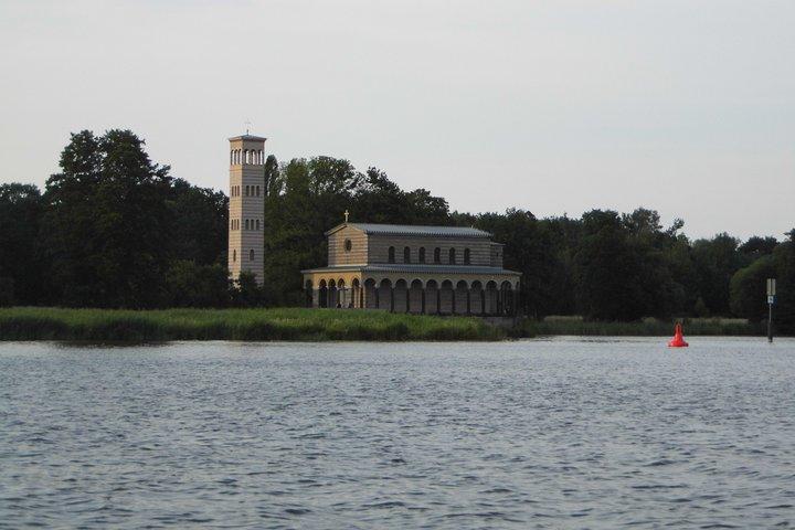 Wannsee Lake Private Boat Tour with Hotel Pick-Up from Berlin