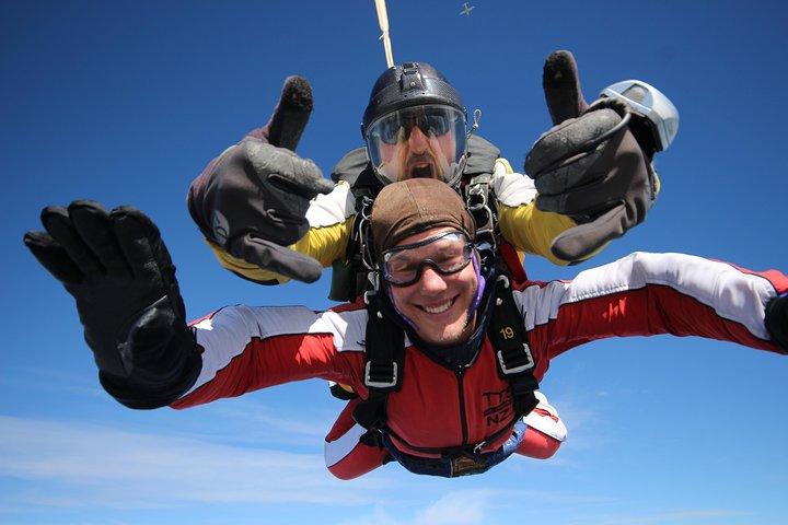 Lake Taupo 12,000-Foot Tandem Skydiving