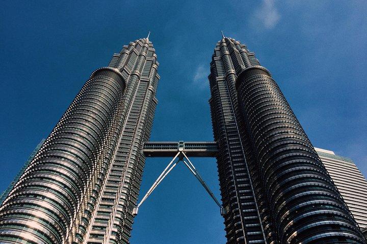 °17or19 Hrs Kuala Lumpur Van Tour from Singapore w' Tour Guide