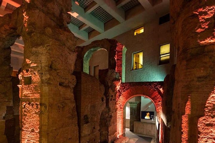 Immersive Underground and Piazzas Tour in Rome