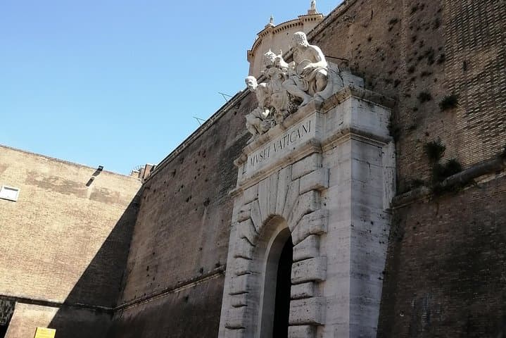 Vatican city private tour with museum,sistine chapel& st Peter VIP no line entry