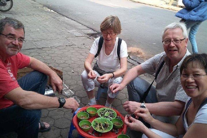 HANOI MOTORBIKE TOURS: Half day red river countryside History + Culture
