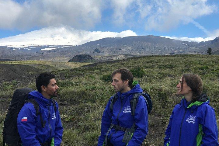 Trekking Mirador el volcano + Geometric hot springs