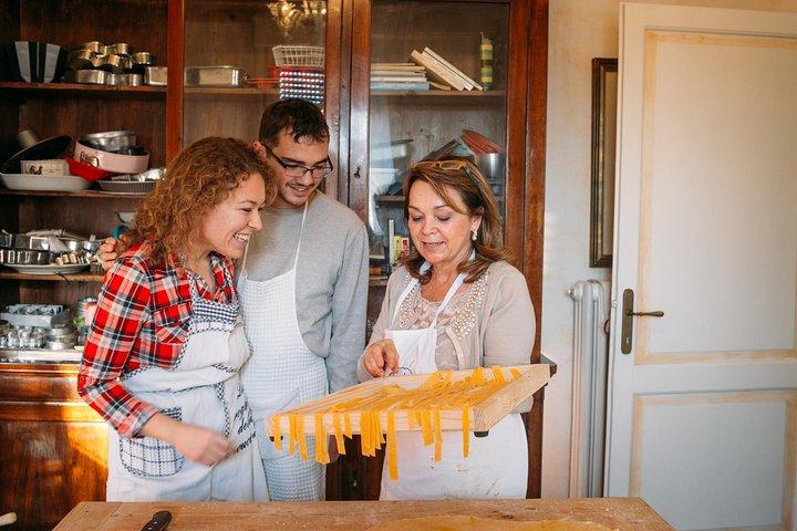 Cesarine: Small group Pasta and Tiramisu class in Modena
