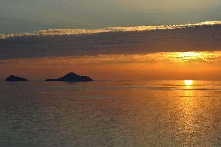 Santorini Private 5 Hour Oia Tour with Farm Lunch Experience