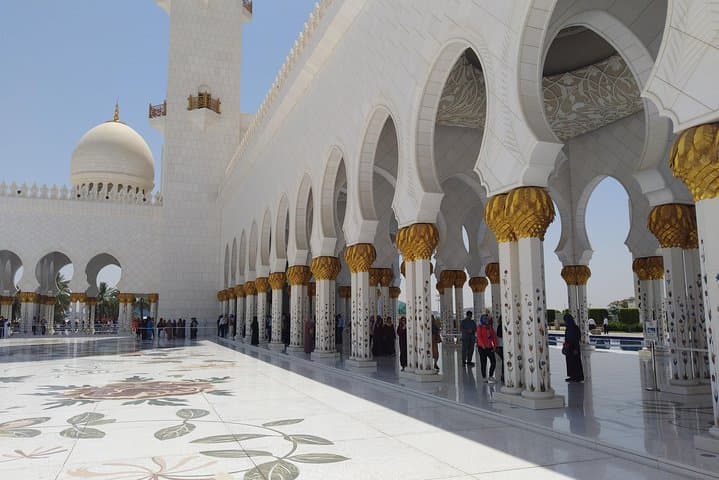 Private Abu Dhabi 8 hours Tour with Professional Driver