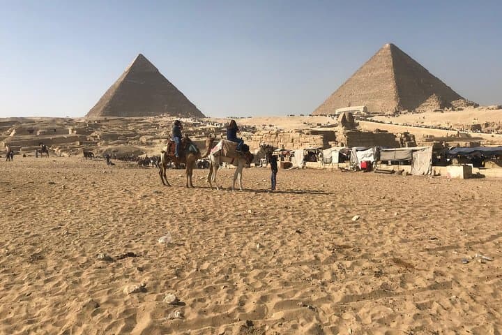 Sightseeing Day Tour to Pyramids, Egyptian Museum and Bazaar from Giza or Cairo