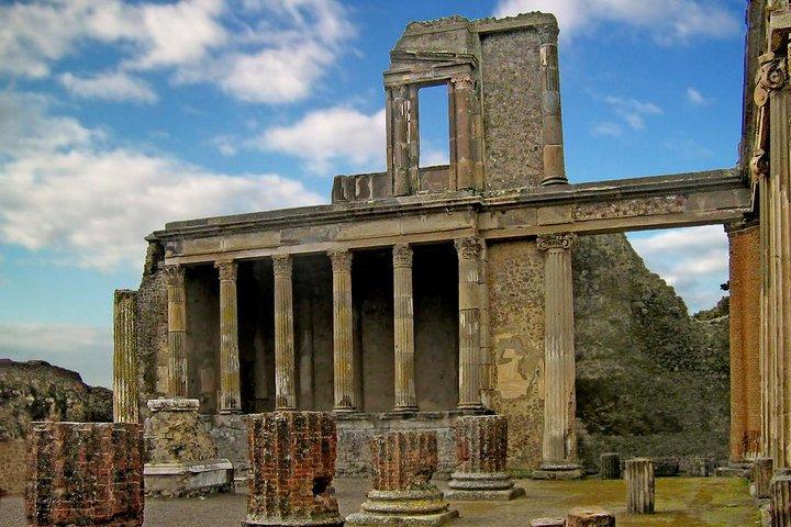 Private Transfer from Rome to Amalfi Coast & Pompeii Tour