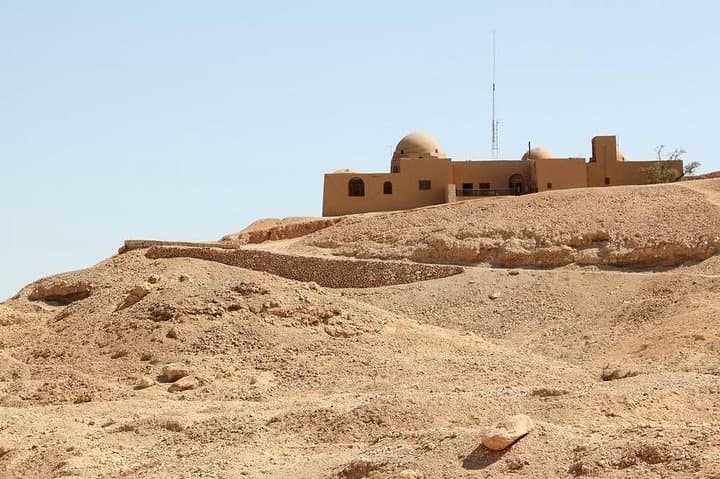 Tutankhamun Explorer Howard Carter-House tour on Luxor west bank