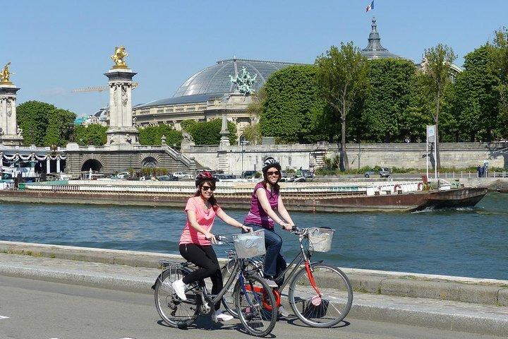 Private electric bike across the wonders of Paris