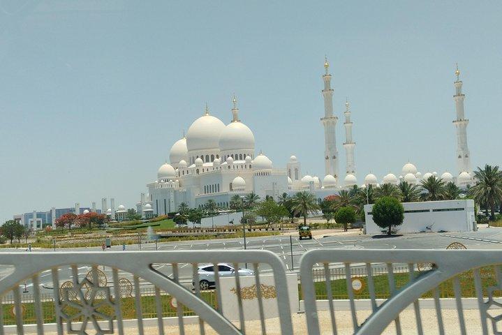 Private Abu Dhabi 8 hours Tour with Professional Driver